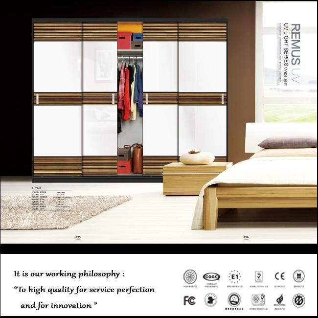 White Built-in Modern Closed Flower Sliding Bedroom Wardrobe