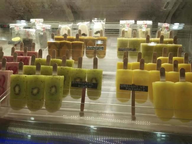 Different Capacity Ice Cream Display Showcase