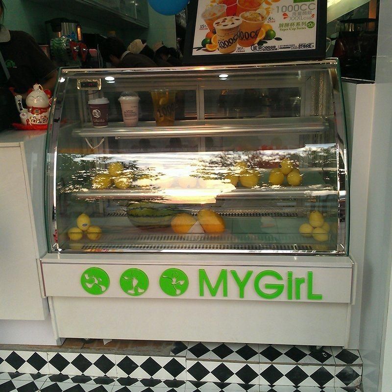 Curved Glass Refrigerated Cake Display Case Pastry Showcase