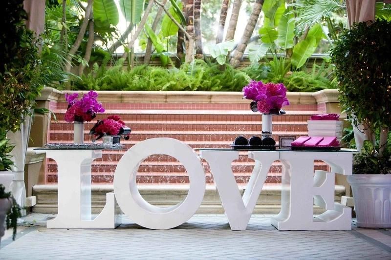 Popular Wedding Event Use White Letter Cake Table Decor with Glass Top