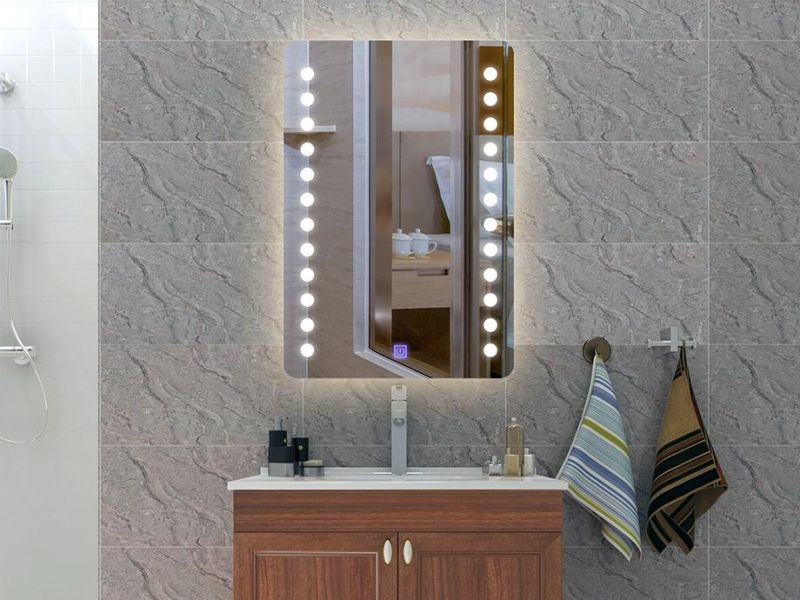China Customzed Illuminated LED Vanity Mirror Lighting for Bathroom Make-up