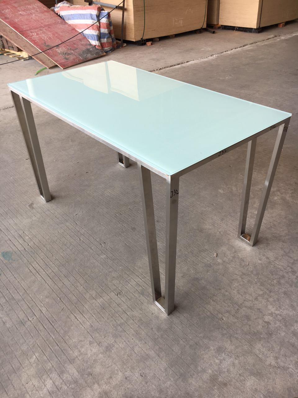 Modern Dining Room Furniture Tempered Glass Top Stainless Steel Dining Table